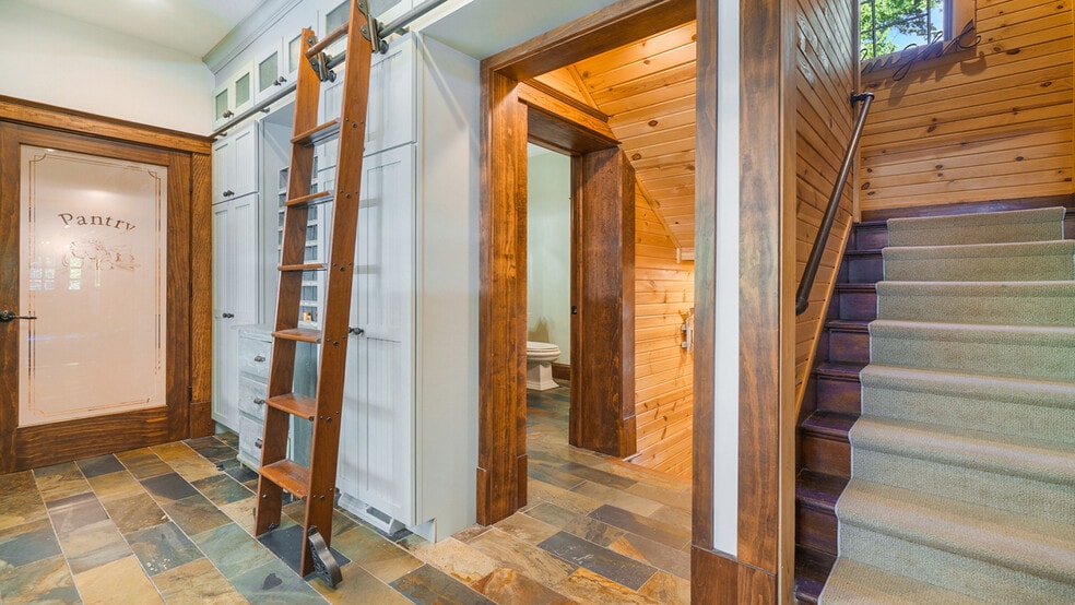 More Photos Of 409 N State St, Franklin Grove Hotel For Sale