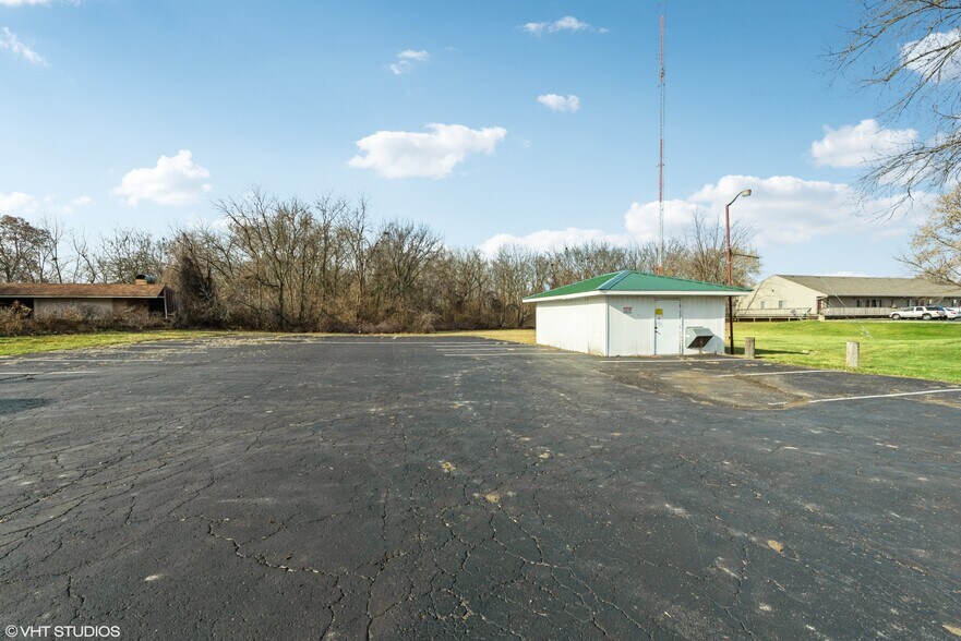 More Photos Of 711 N 1st St, Dekalb Office For Lease