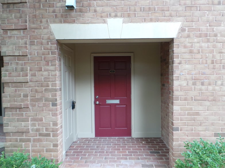 More Photos Of 7369 McWhorter Pl, Annandale Office For Sale