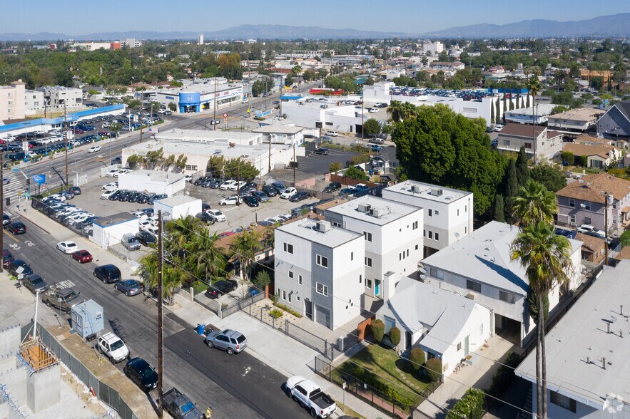 More Photos Of 11437 Hatteras St, North Hollywood Apartments For Sale