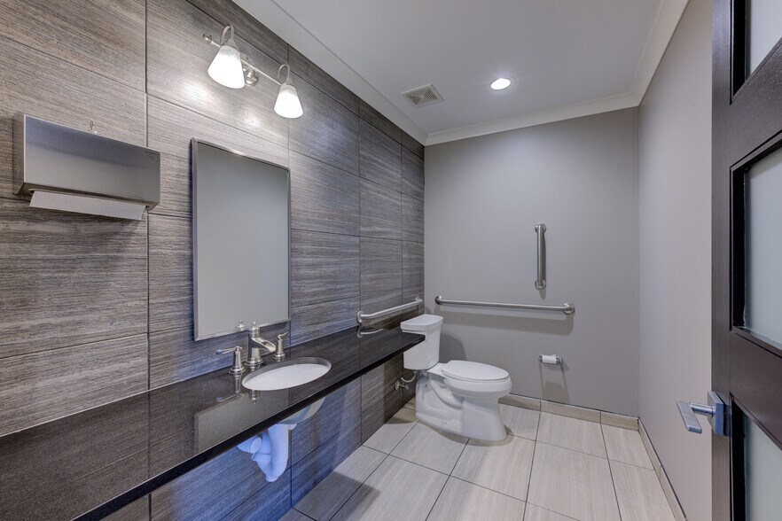 More Photos Of 1608 Taylor St, Columbia Freestanding For Sale