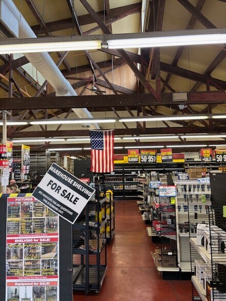 More Photos Of 2120 E Powell Blvd, Gresham General Retail For Sale