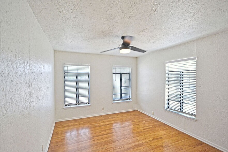 More Photos Of 268 E Mill St, New Braunfels Medical For Lease