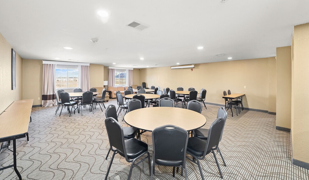 More Photos Of 725 Paradise Ln, Johnson Creek Hotel For Sale