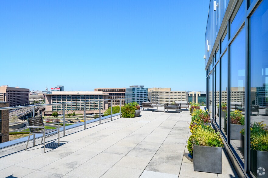 More Photos Of 800 Maine Ave SW, Washington Coworking Space