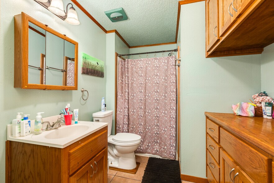 More Photos Of 2230 Nancy St, Alvin Specialty For Sale