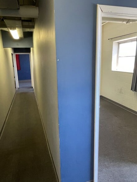 More Photos Of 2409 Sycamore Dr, Knoxville Showroom For Lease