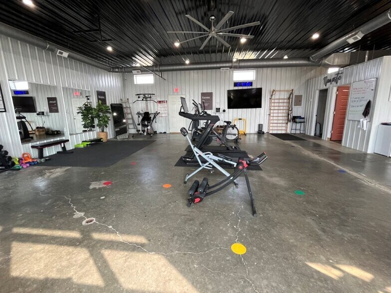 More Photos Of 1710 E Grand Xing, Mobridge Office For Sale