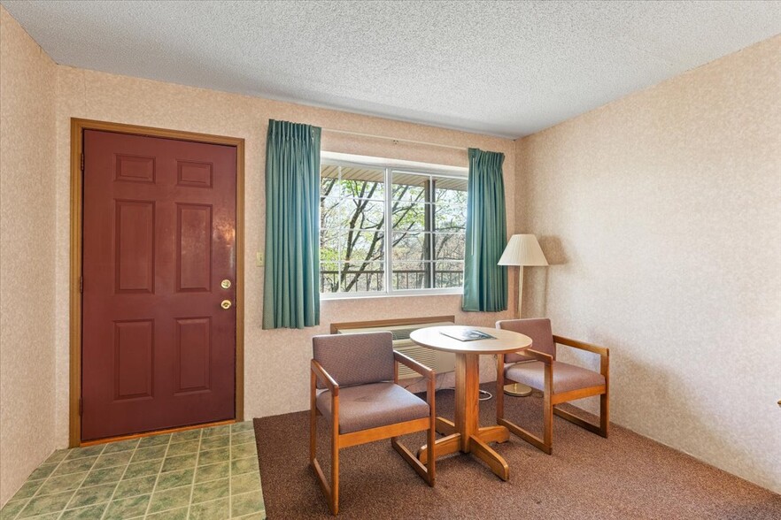 More Photos Of 3043 E Van Buren, Eureka Springs Hotel For Sale