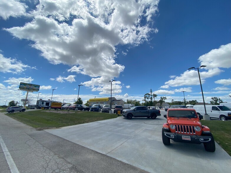 More Photos Of 12542 Veterans Memorial Pky, Wentzville Auto Dealership For Lease