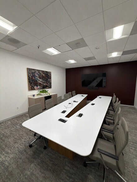 More Photos Of 2323 S Shepherd Dr, Houston Office For Lease