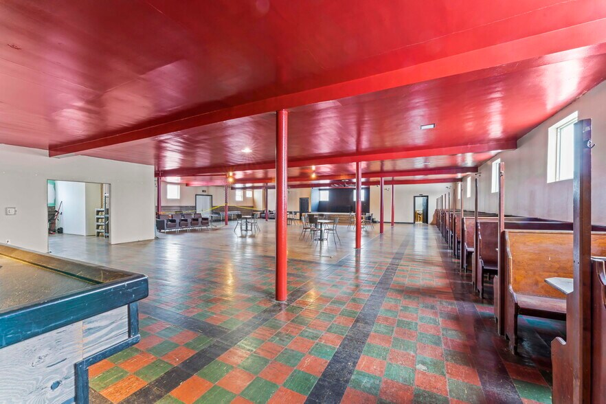 More Photos Of 105 Holbert Stretch, Dilliner Bar For Sale