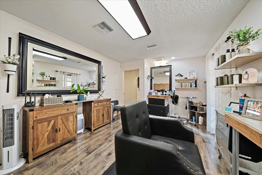 More Photos Of 2072-2074 Constitution Blvd, Sarasota Office For Sale