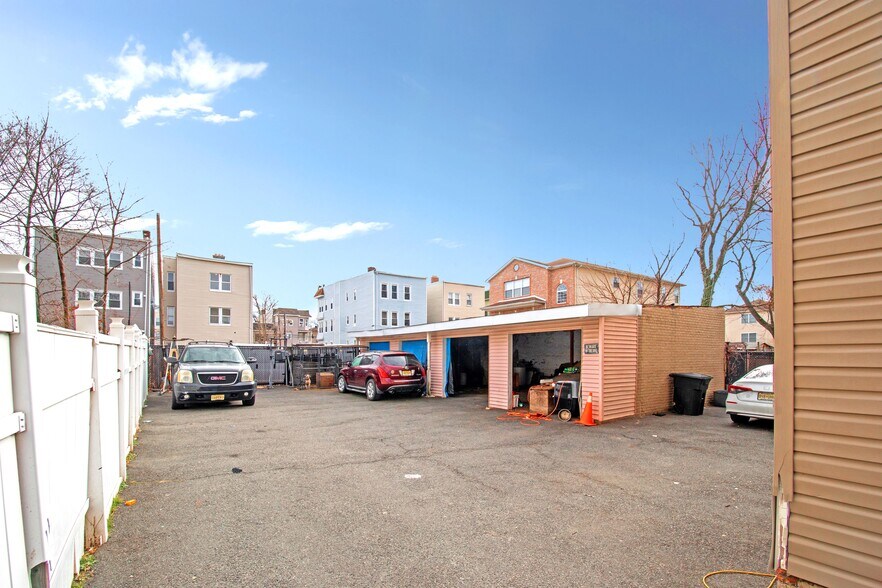More Photos Of 493-495 Irvine Turner Blvd, Newark Apartments For Sale