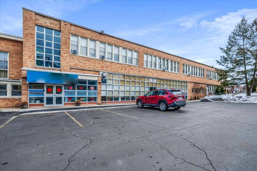 Primary Photo Of 1346 Broadway, Hewlett Schools For Lease