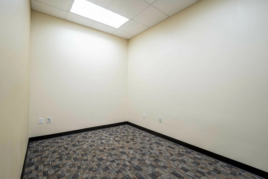 More Photos Of 1121 E Austin, Harlingen Office For Lease
