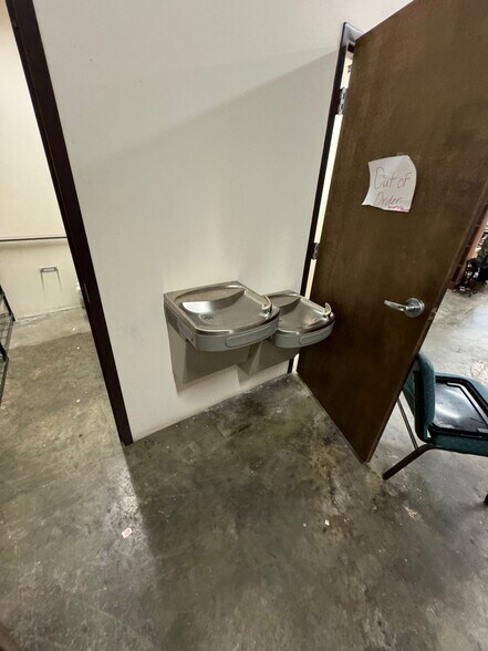 More Photos Of 258 Poplar Ave, Memphis Storefront Retail Office For Lease