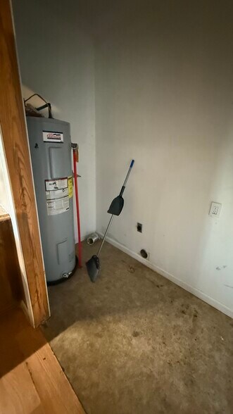 More Photos Of 4010 US-31, Clanton General Retail For Sale