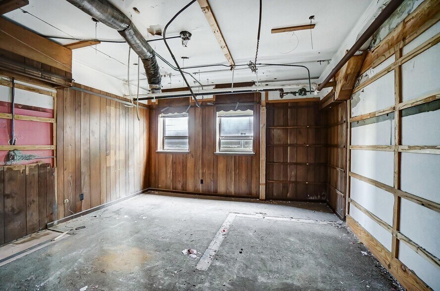 More Photos Of 311 S Main St, Celina Office For Sale