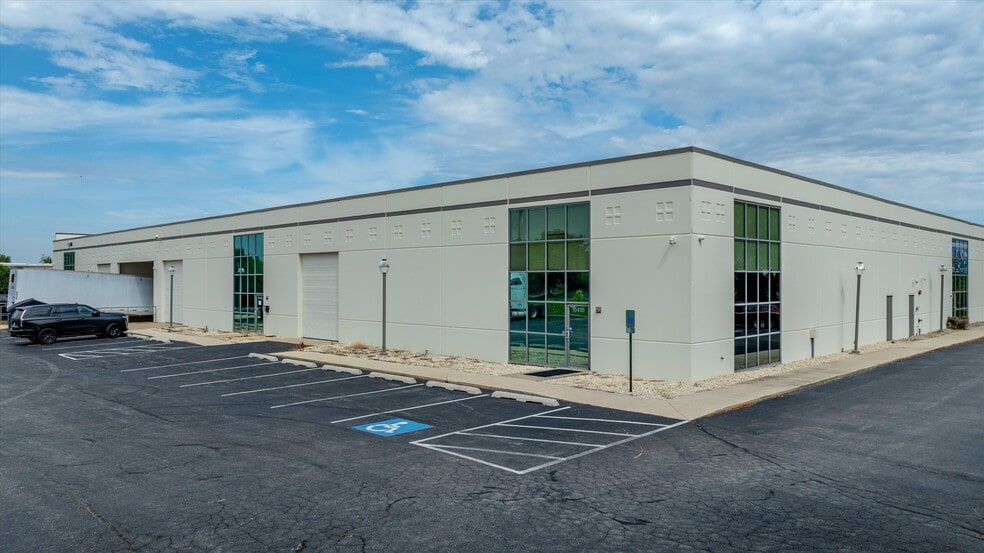 Primary Photo Of 10410-10426 163rd Pl, Orland Park Manufacturing For Sale