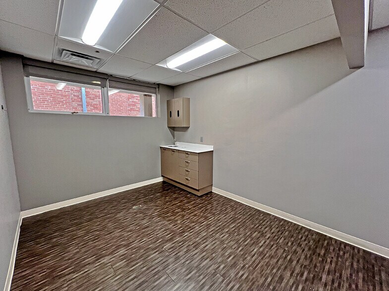 More Photos Of 1117 Washington St, Highland Medical For Sale