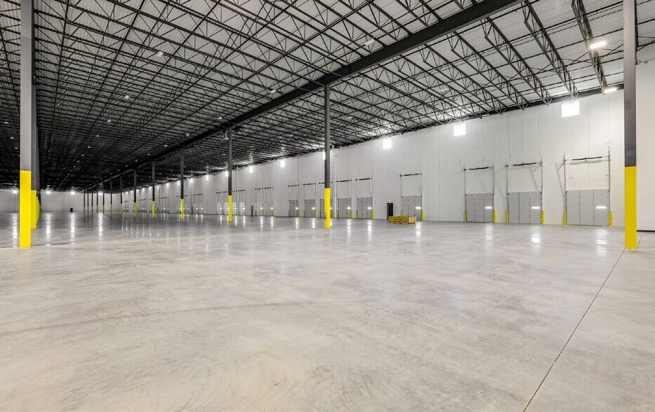 More Photos Of 11435 Hudson Rd, Woodbury Warehouse For Sale