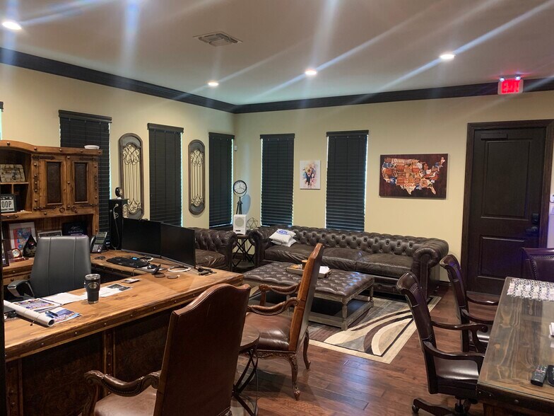 More Photos Of 4602 Park Springs, Arlington Loft Creative Space For Lease