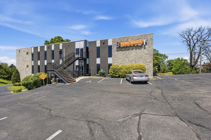 More Photos Of 1240 E Main St, Springfield Office For Sale
