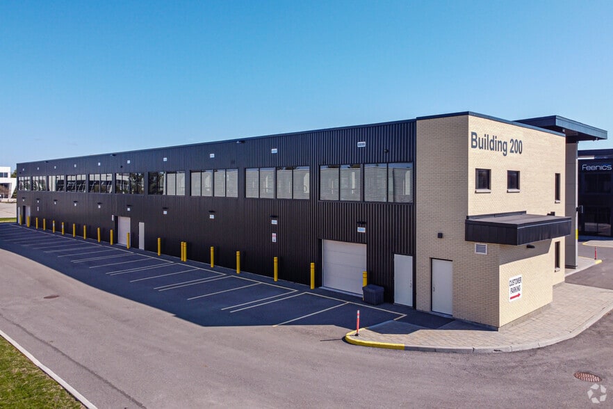 More Photos Of 2310 St Laurent Blvd, Ottawa Showroom For Lease