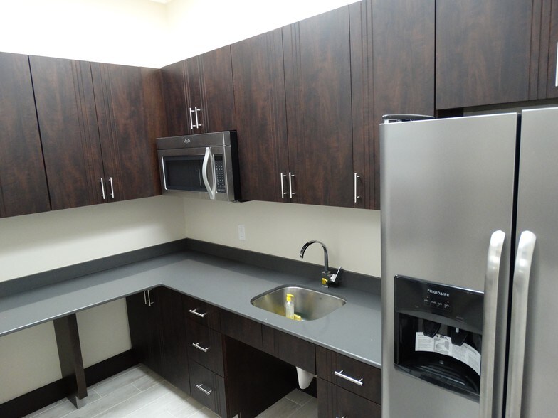 More Photos Of 6051-6095 W Commercial Blvd, Tamarac Medical For Sale