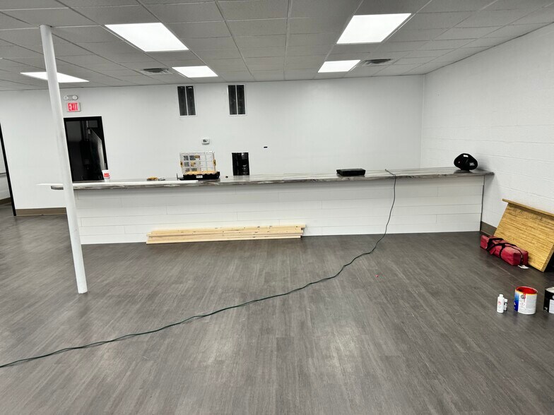 More Photos Of 221 E Saginaw St, Breckenridge Storefront Retail Office For Lease