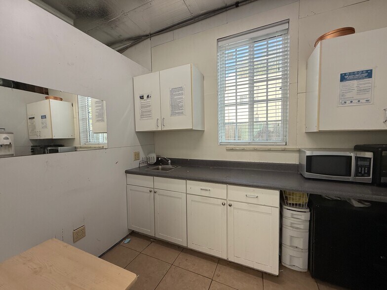 More Photos Of 7304 Canby Ave, Reseda Apartments For Sale