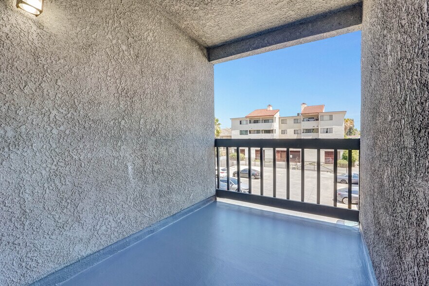 More Photos Of 18547 Saticoy St, Reseda Apartments For Sale