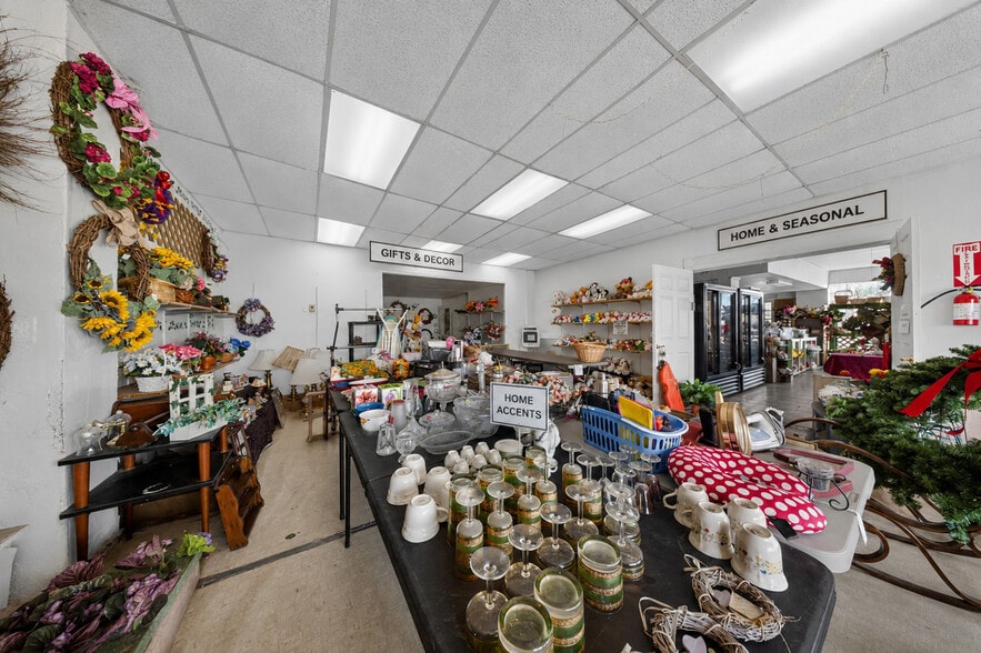 More Photos Of 2561 S DuPont Blvd, Smyrna Freestanding For Sale