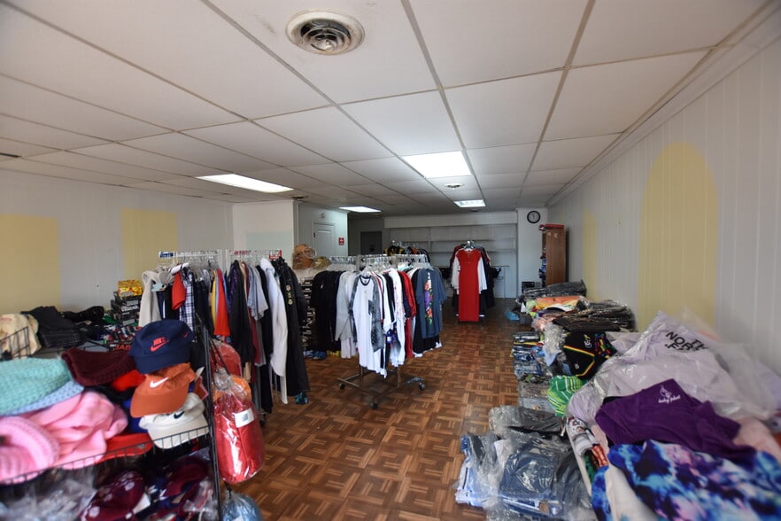 More Photos Of 115-117 Randolph Rd, Oak Ridge Freestanding For Sale