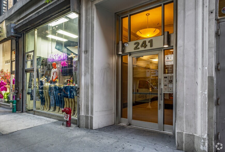 More Photos Of 241 W 36th St, New York Apartments For Lease