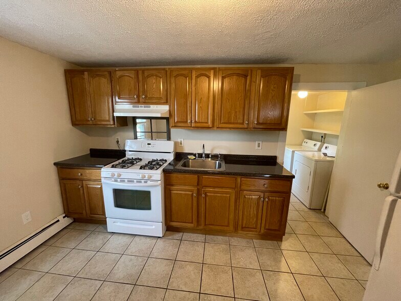 7 Whitney Ave, Trumbull, CT 06611 Apartments For Sale