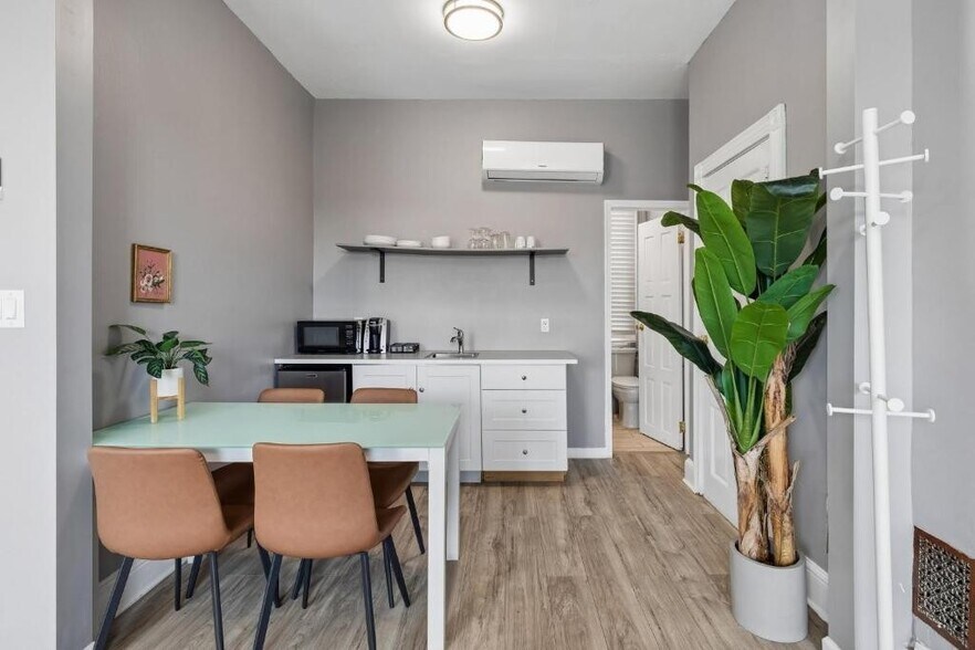 More Photos Of 1611 S Broad St, Philadelphia Specialty For Sale
