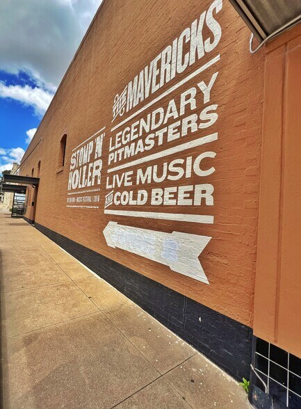 More Photos Of 201 N Main St, Taylor Storefront Retail Office For Sale