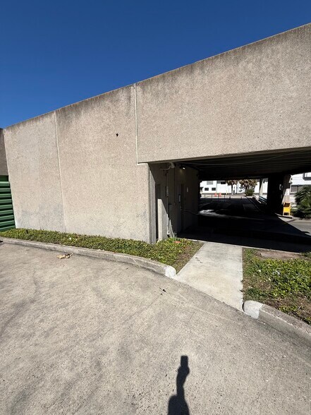 More Photos Of 401-417 N Mesquite St, Corpus Christi Bank For Lease