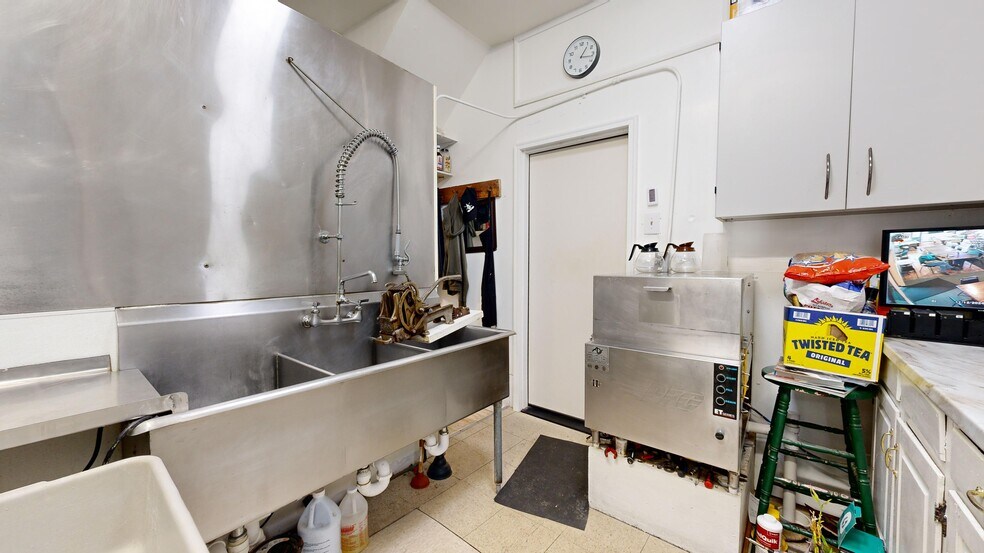 More Photos Of 695 Lisbon St, Lisbon Restaurant For Sale