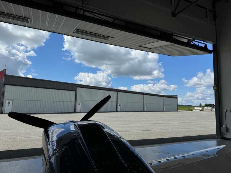 More Photos Of 12555 Rue Service A-4, Mirabel Industrial For Sale