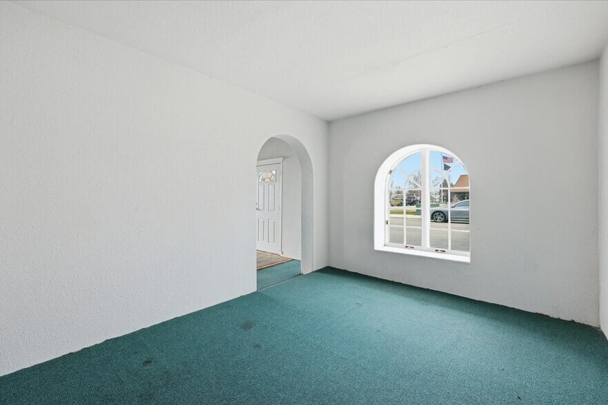 More Photos Of 437 SW 3rd St, Fruitland Freestanding For Sale