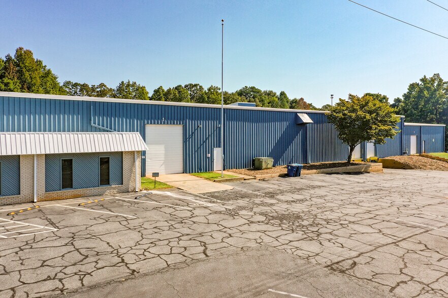 More Photos Of 144 Industrial Dr, Forest City Warehouse For Lease