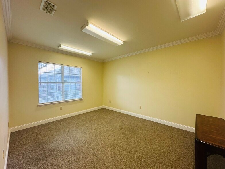 More Photos Of 7545 Centurion Pky, Jacksonville Medical For Lease