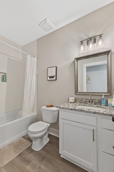 More Photos Of 726 Veronica Pl, Jeffersonville Hospitality For Sale