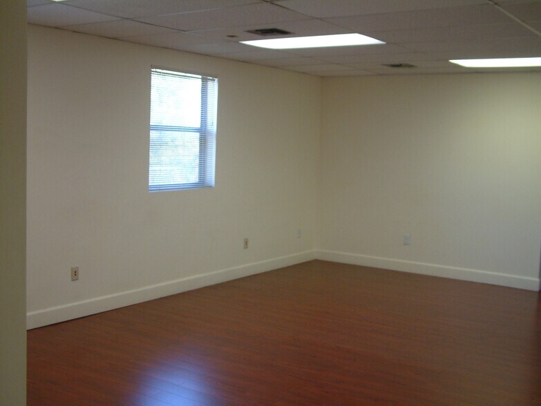 More Photos Of 2699 Stirling Rd, Fort Lauderdale Medical For Lease