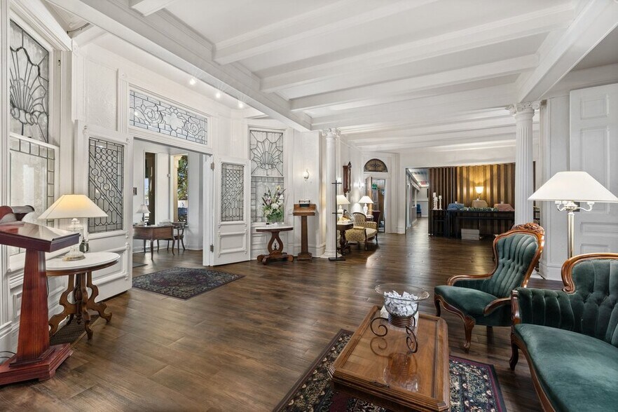 More Photos Of 503 Talbot St, Taylor Funeral Home For Sale