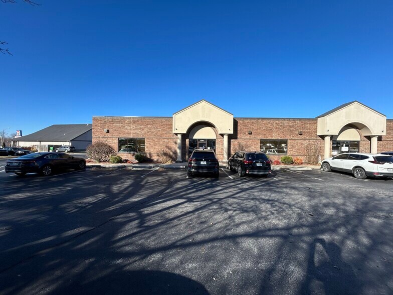 More Photos Of 1230 E Kingsley St, Springfield Medical For Lease