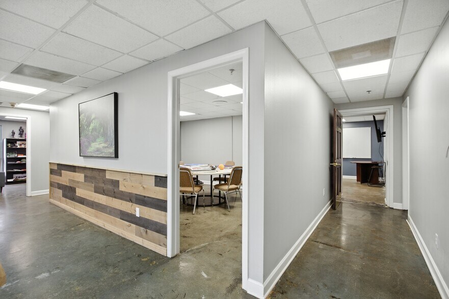 More Photos Of 4800 Joslyn Rd, Lake Orion Light Manufacturing For Sale